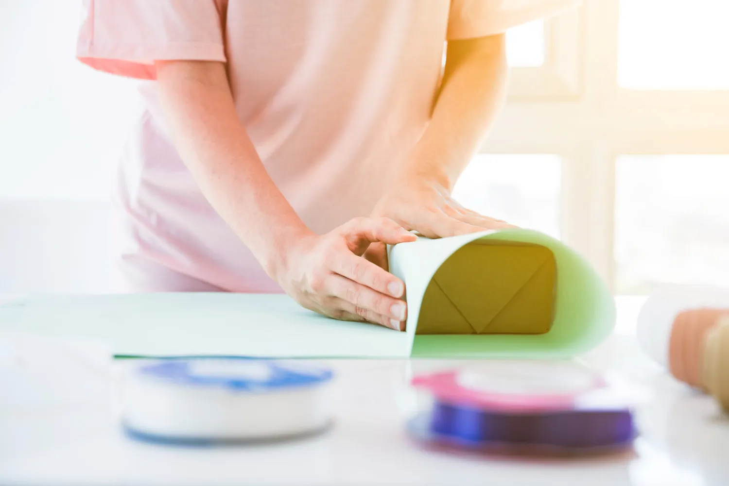 Rodzaje taśm klejących i ich zastosowanie